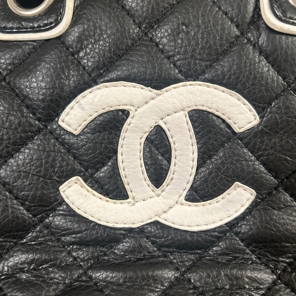 Chanel Black Quilted Purse - Picture 14 of 17